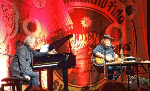 Ein kurzweiliger Abend im Ballhaus mit Mike Herting am Piano und Wolfgang Niedecken („BAP“) an der Gitarre. Foto friedrich