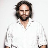 Der Keller Steff solo auf Auers Livebühne