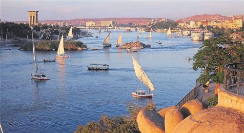 Endstation: Die legendäre Zugreise (Buch: Lonely Planet) endet in Assuan (gr. F.). Fotos Imago/VWPics/Zoonar/Joerg Boethling/NurPhoto