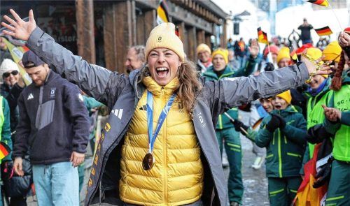 Explosive Freude: Daniela Maier nach ihrem Olympiasieg in Italien. Foto dpa