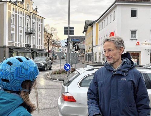 Florian Böck setzt sich für einen sichereren Schulweg ein. Seine Tochter wurde von einem Autofahrer angefahren. Er organisierte auch einen Radkorso in Prien. Foto privat