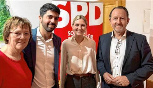 Freuten sich über das große Interesse: (von links) Gabriele Leicht, Abuzar Erdogan, Rechtsanwältin Schneider und Christian Wachter. Foto re