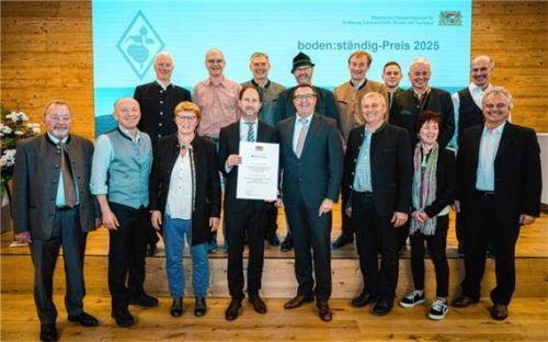 Gemeinsam für den Schutz des Simssees: Auszeichnung für das Schutzprojekt.Foto Flo Huber, StMELF