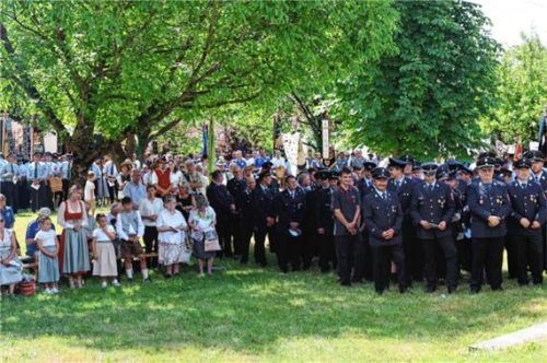 Gottesdienst im Pfarrgarten.Fotos wik