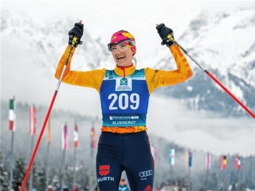 Grund zum Jubeln hat die Rosenheimer Skilangläuferin Greta Hoppe nach der Masters-Weltmeisterschaft in Sappada.Foto re