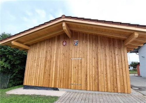 Gut anzuschauen ist der Stadl-Anbau der Freiwilligen Feuerwehr Grabenstätt. Foto Müller