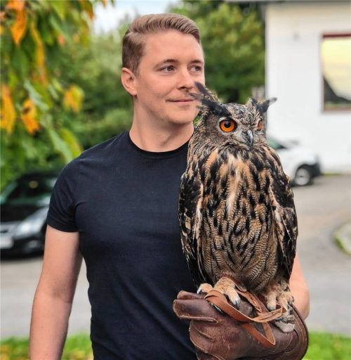 Hat Hugo schon mehrmals „besucht“ und sich davon überzeugt, dass es dem Schwan gut geht: Patrick Mittermaier, Vorsitzender des Edlinger Vereins „Wildvogelhilfe Roßhart“. Fotos Wildvogelhilfe Roßhart