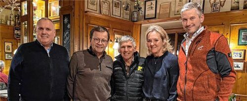 Hoffen auf Kandidaten: (von links) BLSV-Kreisvorsitzender Rainer Pastätter, Alois Kurfer, Günter Hirl, Vorsitzende Maria Gehrlein und Florian Schäfer. Foto re