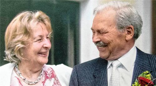 Ilse Luise und Franz Xaver Wälder sterben kurz nacheinander und werden gemeinsam auf dem Friedhof Bad Endorf beigesetzt.