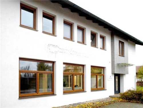 Im Gebäude der ehemaligen Raiffeisenbank entstand eine Arztpraxis.