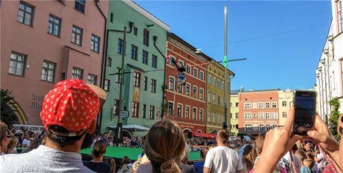 Im vergangenen Jahr spielte der Wettergott nicht mit und bescherte den Athleten des Altstadtspringens kalten Regen. Heuer hoffen alle auf Bedingungen wie in den Jahren davor – frühsommerliche Temperaturen und Sonnenschein. Fotos heinz/re