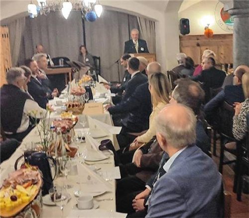 Innenminister Joachim Herrmann referierte im Saal. Foto Auer