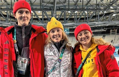 Jetzt sind sie Olympioniken: Gabriel Groß, Anna Ostlender und Maira Jasch (von links) vom DEC Inzell.Foto privat