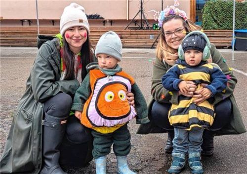 Klein-Elena (rechts) kam mit Mama aus Wolfratshausen, um mit Nicolas und dessen Mama aus Kiefersfelden zu feiern.