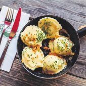 Wo Alpakas über Obstwiesen tollen