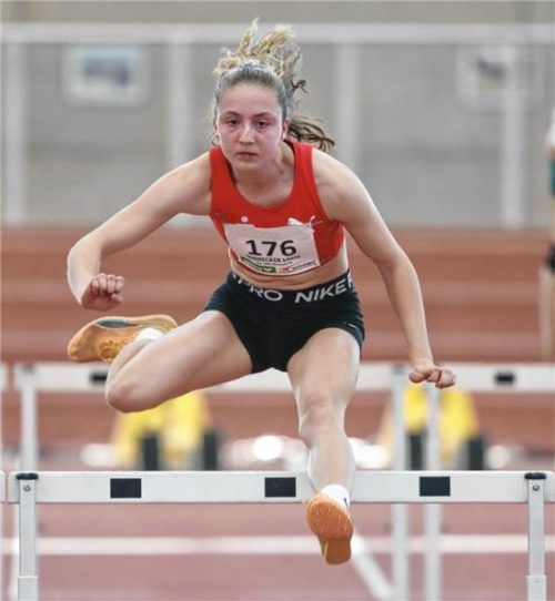 Laura Dirnecker vom TSV Wasserburg wurde süddeutsche Vizemeisterin im Stabhochsprung der Jugend U18 und Vierte über 60 Meter Hürden.Foto Ludwig Stuffer