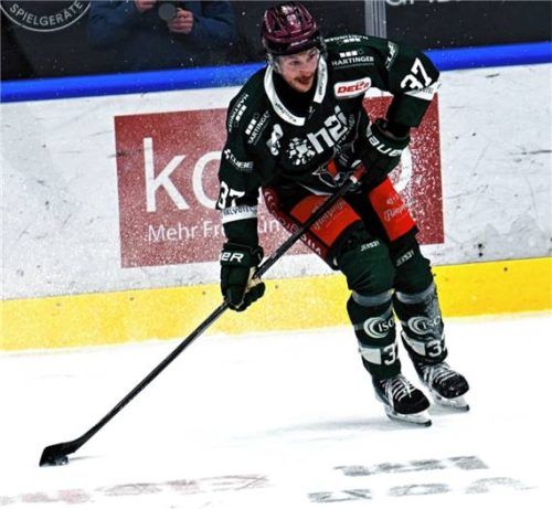 Lewis Zerter-Gossage hat seinen Vertrag bei den Starbulls Rosenheim um zwei Jahre verlängert.Foto Hans-Jürgen Ziegler