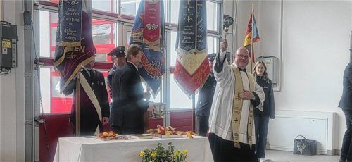 Mit der Weihe der neuen Räume durch Pfarrer Florian Regner wurde der Anbau offiziell seiner Bestimmung übergeben.