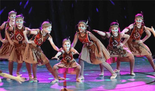 Mit großer Begeisterung präsentierten die Nachwuchs-Tänzerinnen (hier die Kraiburg Kids), was sie einstudiert hatten. Fotos  Stuffer