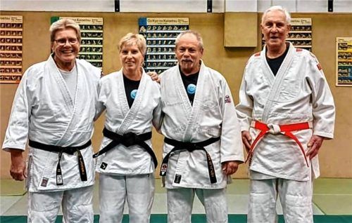 Nach dem erfolgreichen Wettkampf: (von links) Gerhard Plöderl, Christine Dorfmeister, Franz Heide und Hans Trommler.Foto  re
