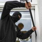 Einbrecher-Duo mit geklautem Auto geblitzt