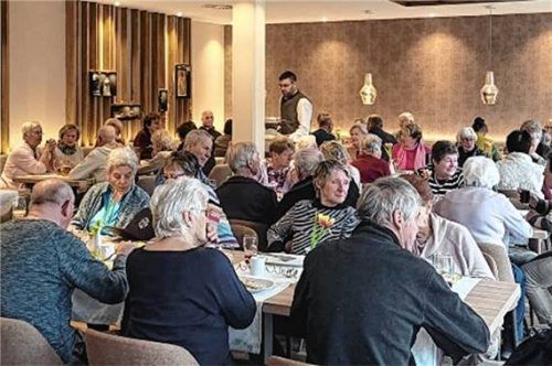 Nicht nur das gute Essen, auch die angenehme Atmosphäre begeisterte die Senioren. Foto Künzner-Hingerl