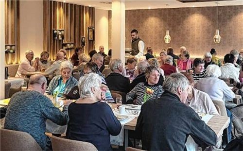 Nicht nur das gute Essen, auch die Atmosphäre in gemütlicher Runde hat die Senioren erfreut.Foto Künzner-Hingerl