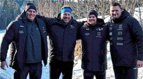 Nominiert: die Herren Markus Schätzl (SV Oberbergkirchen), Peter Rottmoser (SV Schechen), Alex Anzinger (EC Ebing), Michael Späth (FC Altrandsberg, von links).