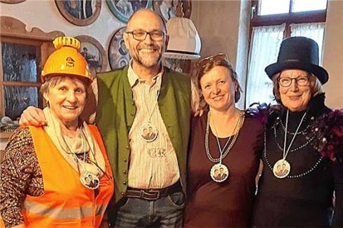 Ordensträger unter sich: (von links) Kathi Hinterholzer, Christian Riederer, Karin Kuchler und Annelies Stacheter.Foto  re
