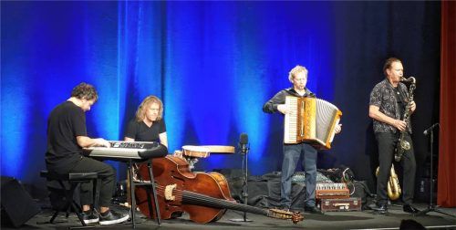 Quadro Nuevo in einer der aktuellen Besetzungen mit Chris Gall (Piano), Didi Lowka (Bass), Andreas Hinterseher (Akkordeon) und Mulo Francel (Saxofon). Foto Friedrich
