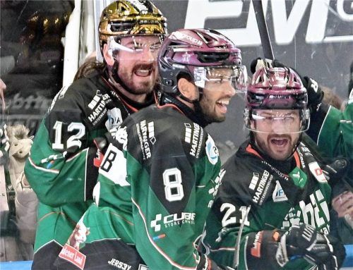 Rückkehr zum Traumsturm? C.J. Stretch, Lukas Laub und Ville Järveläinen (von links) durften schon des Öfteren gemeinsam jubeln.Foto Hans-Jürgen Ziegler