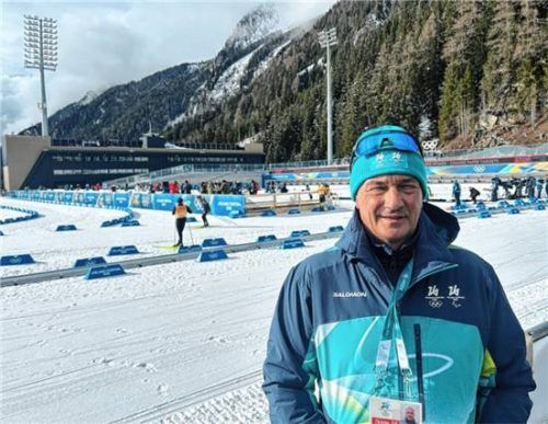 Sammelt erstmals olympische Erfahrungen: Berti Schweiger im Stadion von Antholz.Foto privat