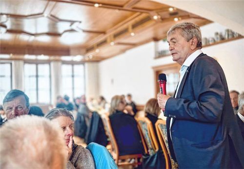 Schluss mit den Selbstlügen, die soziale Sicherung neu denken und den Wettbewerb annehmen – das forderte Bertram Brossardt, Hauptgeschäftsführer der Vereinigung der Bayerischen Wirtschaft (vbw), beim Neujahrsempfang der FDP. Foto Eschenfelder.