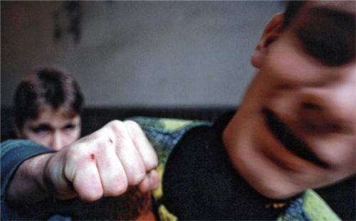 Sieben junge Männer aus Rosenheim stehen vor Gericht, weil sie einem Kontrahenten aus Rache einen Denkzettel verpassen wollten (Symbolbild). Foto dpa