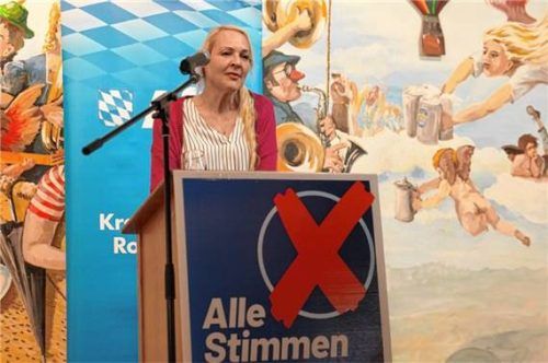Silvia Groß bei der Programmvorstellung im Gmoahof Willing. Foto AfD Bad Aibling