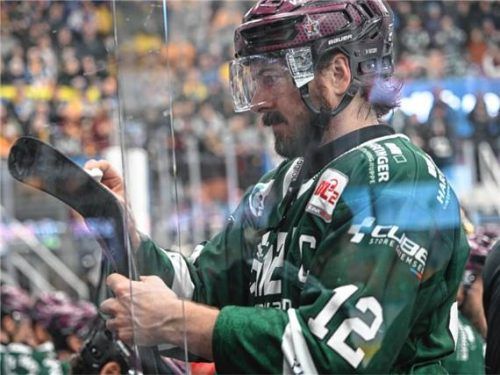 Starbulls-Kapitän C.J. Stretch hat seinen Schläger derzeit richtig gut präpariert.Foto Franz Ruprecht