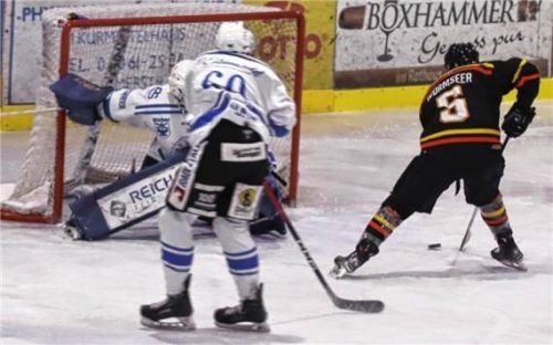 Stefan Würmseer erzielt hier den frühen 1:0-Führungstreffer für die Aibdogs.Foto Stefan Hadersbeck