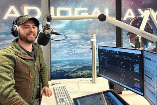 Thorsten Kalteiß arbeitet im Funkhaus Rosenheim. Vor Kurzem hat er mithilfe künstlicher Intelligenz ein Lied komponiert. Foto Funkhaus Rosenheim