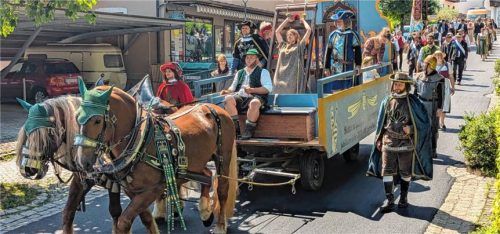 Trachtenverein Kiefersfelden feierte 120-jähriges Bestehen. Foto Franz Hoffmann
