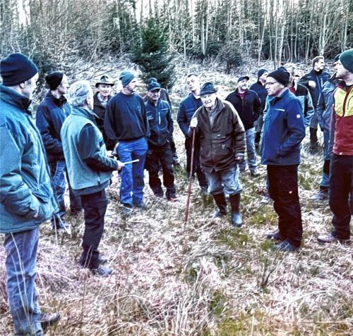 Traditionelle Waldbegehung der Jagdgenossen Prien-Atzing. Foto Hötzelsperger