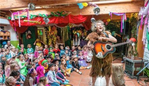 Troll Wurliz besuchte den Kindergarten. Foto  Flug