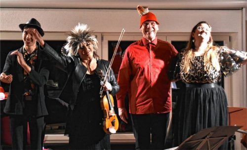Überzeugten mit Musik und Humor: Simon Csokan, Ilona Cudek, Jost-Heinrich Hecker und Friedamaria Wallbrecher.Foto  Bovers