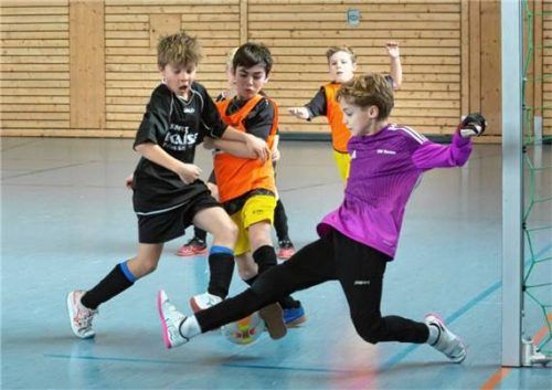 Umkämpfte Spiele beim Chiemsee-Hallencup.Foto Berger