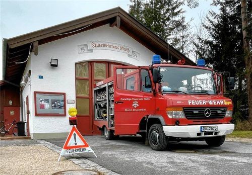 Unter strategischen Gesichtspunkten werden alle sieben Gemeinde-Feuerwehren unter dem Aspekt – wer braucht was an Ausstattung, Einsatzfahrzeugen und Einsatzmitteln? – einer eingehenden Bestandsanalyse unterzogen. So wird bei der Feuerwehr Waith das 25 Jahre alte Tragkraftspritzenfahrzeug durch ein Mittleres Löschfahrzeug ersetzt. Foto Neuwirth