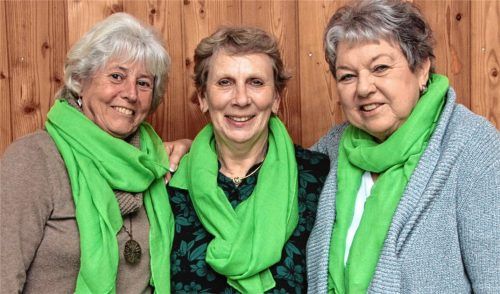 Vermitteln Hoffnung: Brigitte Kirsch, Vorsitzende der Frauenselbsthilfegruppe Krebs, Claudia Drake (Mitte) und Edi Rack haben Verständnis für betroffene Frauen. Foto Poll