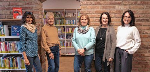 Auch von ihrem Team muss Petra Divko nun Abschied nehmen: (von links) Sonja Kober, Petra Divko, Anna Weigl, Hildegard Höß und Tanja Mertes. Foto Baumann