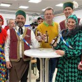 Unsinniger Donnerstag fest in Schäfflerhand