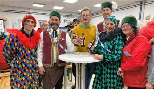 Waren am unsinnigen Donnerstag in Feierlaune: (von links) Seppe Herzog, Sepp Herzog, Thomas Sax, Michael Thunn, Karin Lipp und Elisabeth Spindler. Foto Meindl