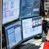 Hetzl zeigt auf das Landratsamt