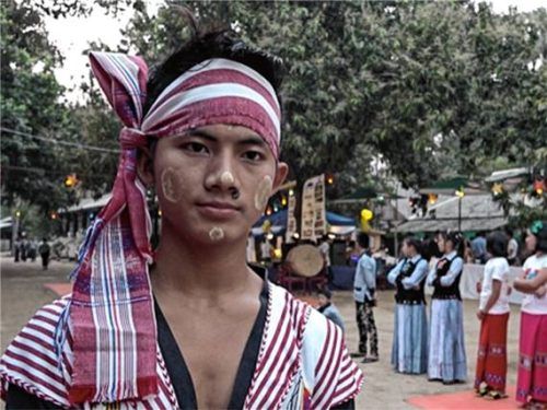 Welcome bei einem Schulfest in Friedenszeiten. Foto Neufert